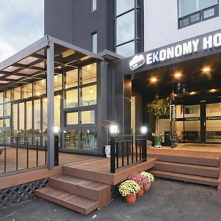 Ekonomy Hotel Sokcho Bagian luar foto