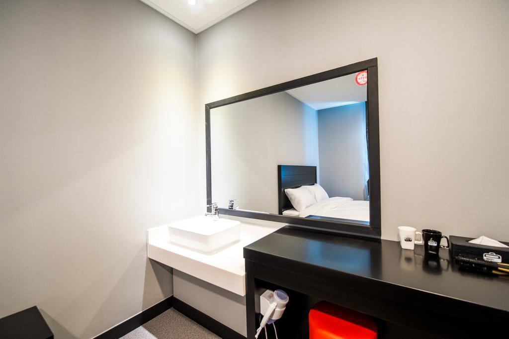 Ekonomy Hotel Sokcho Bagian luar foto
