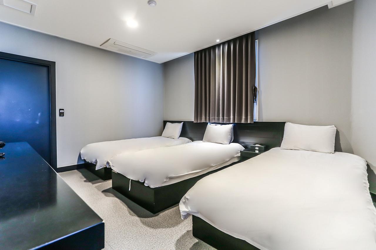 Ekonomy Hotel Sokcho Bagian luar foto