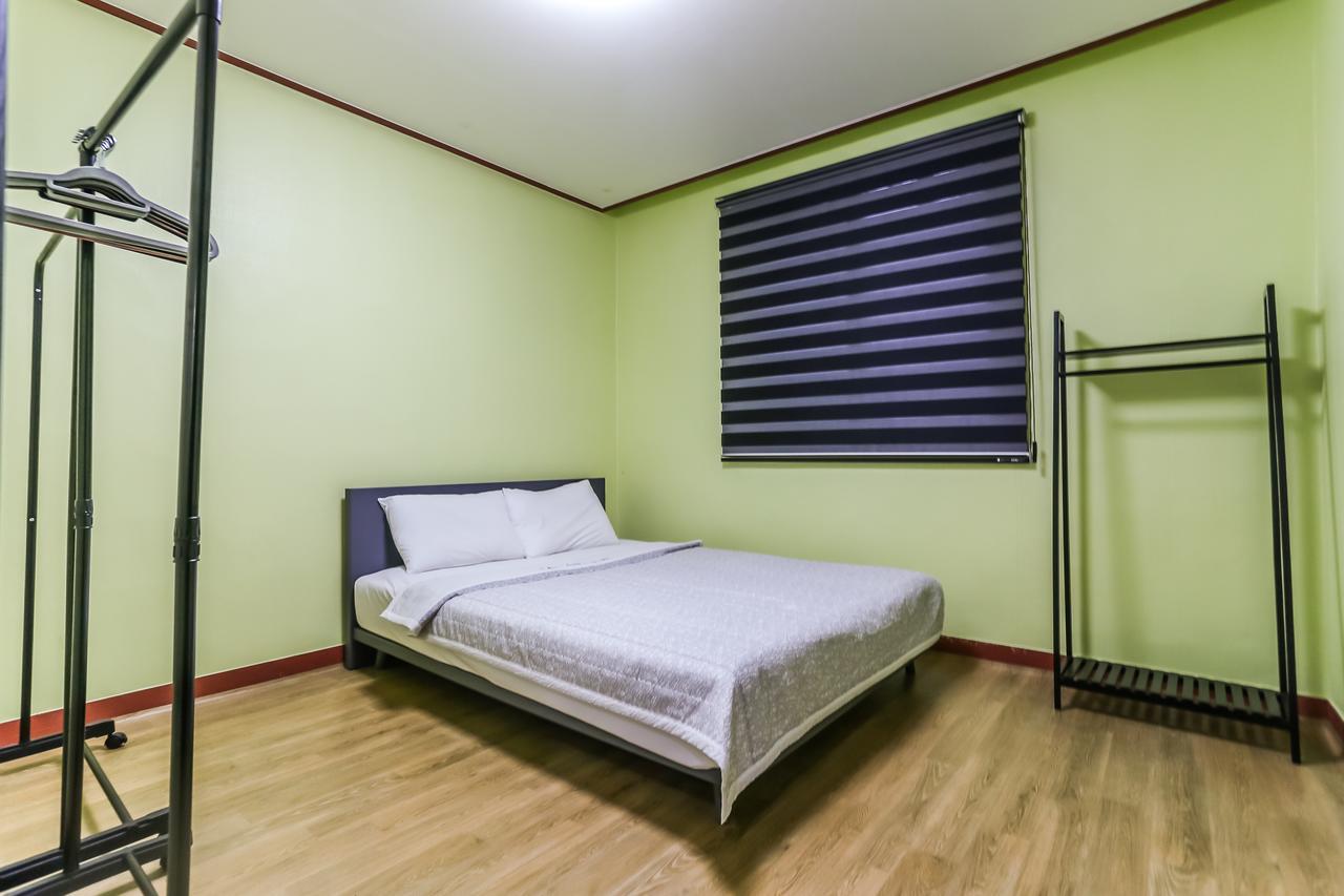 Ekonomy Hotel Sokcho Bagian luar foto