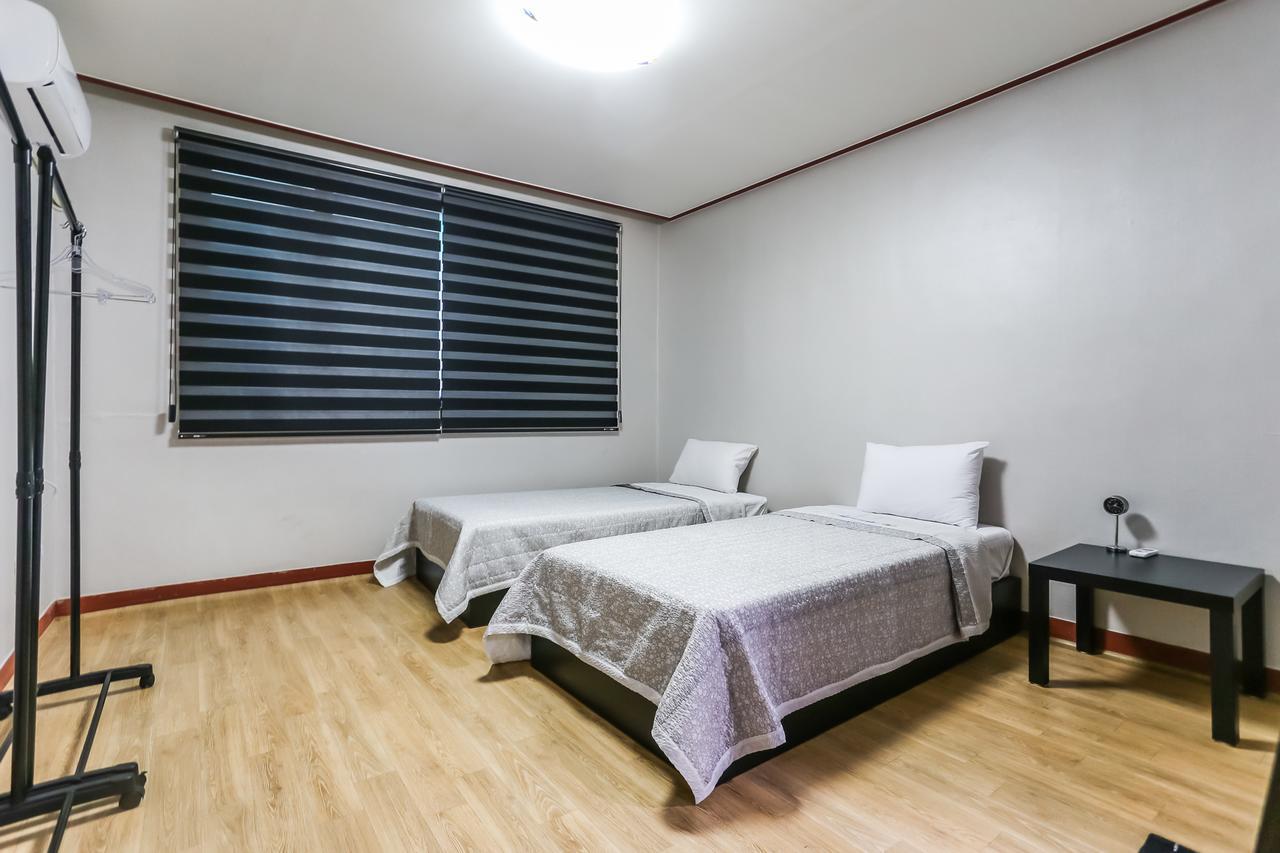 Ekonomy Hotel Sokcho Bagian luar foto