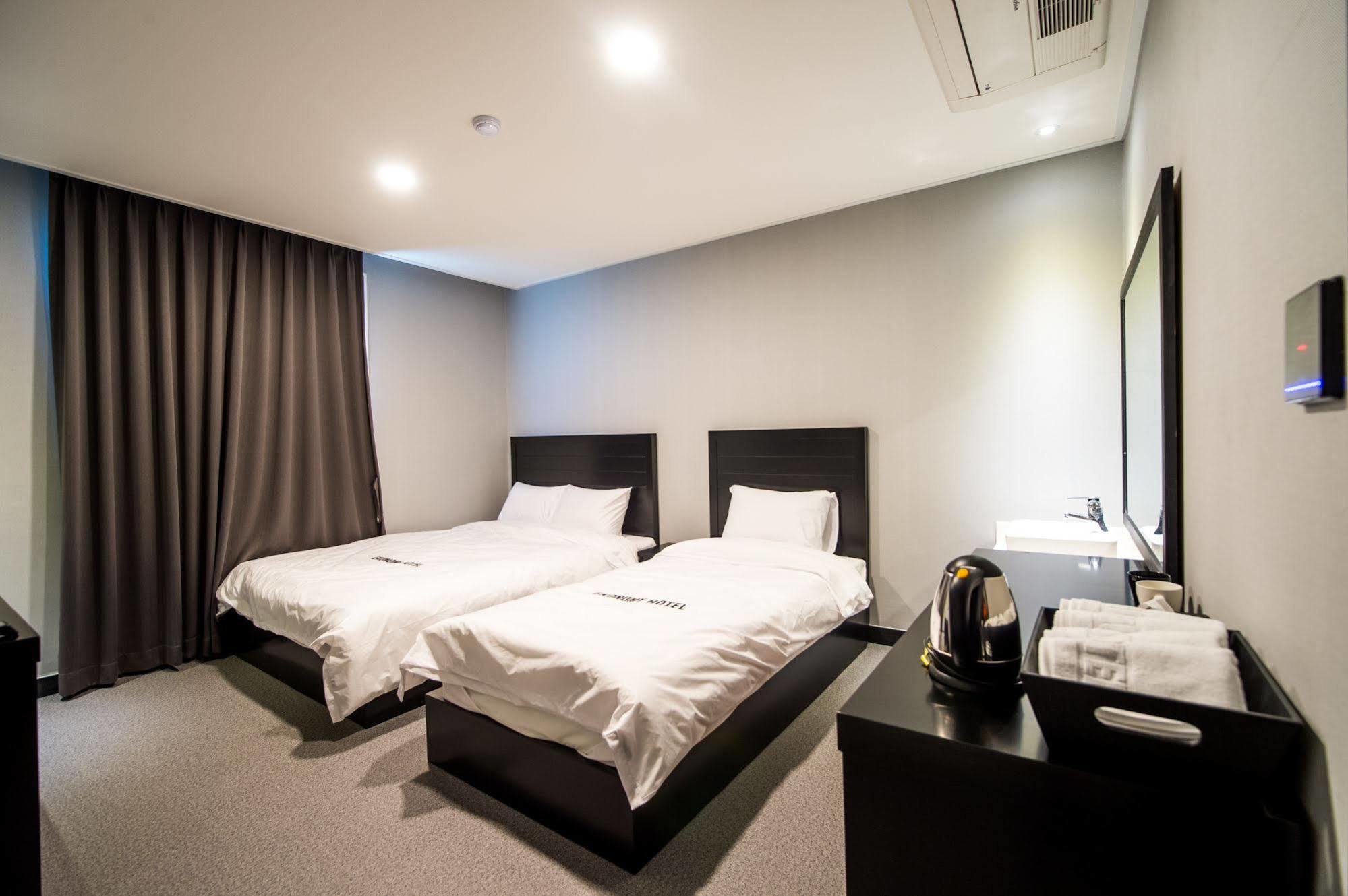 Ekonomy Hotel Sokcho Bagian luar foto