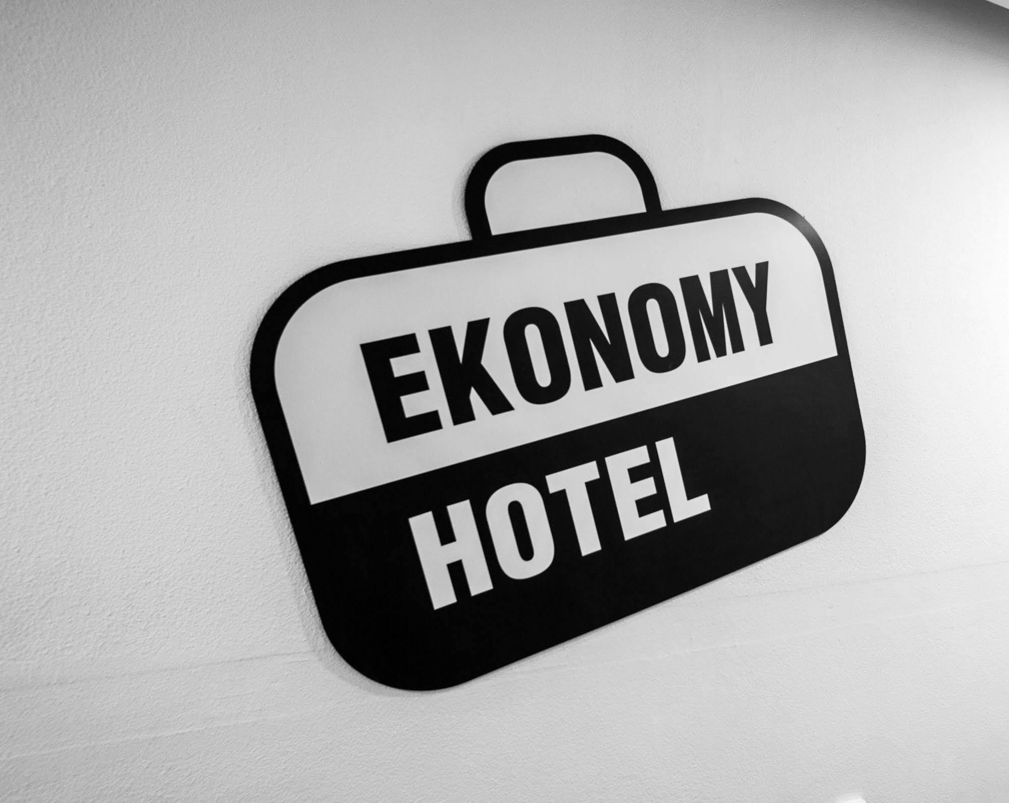 Ekonomy Hotel Sokcho Bagian luar foto