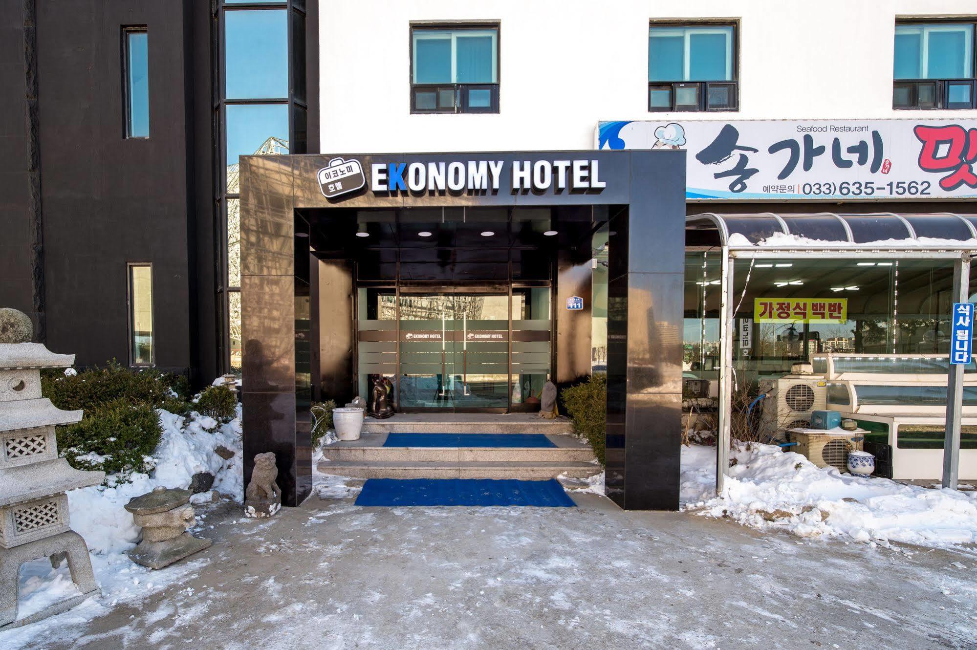 Ekonomy Hotel Sokcho Bagian luar foto
